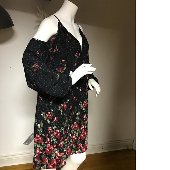 Le Chateau PLUS SIZE Floral Black Red Cold Shoulder Cut Out Long Sleeve dress - Picture 3 of 6